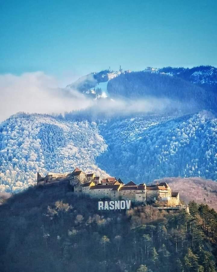 Rîşnov Rosenau Apartment المظهر الخارجي الصورة